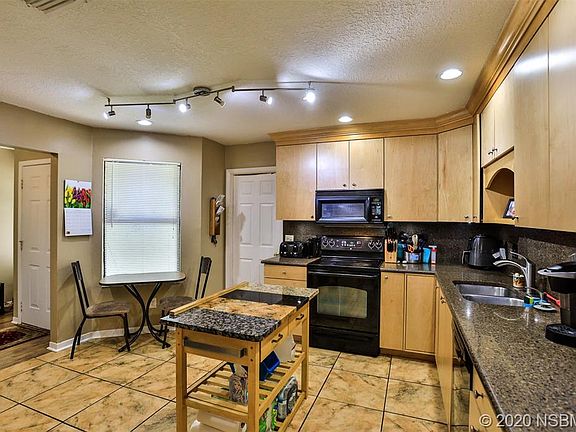 3rd image of 2621 Travelers Palm Dr