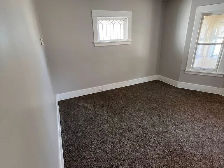 15912 Parkgrove Ave — Photo 3