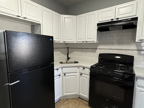 3rd image of 187 S 10th St #1