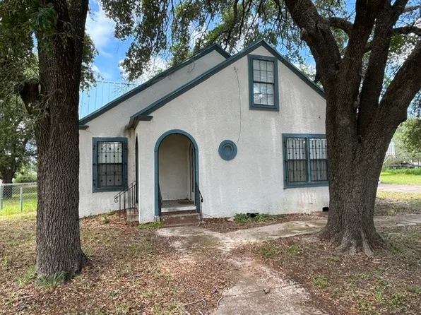 701 N Gudron Ave, Hebbronville, TX 78361