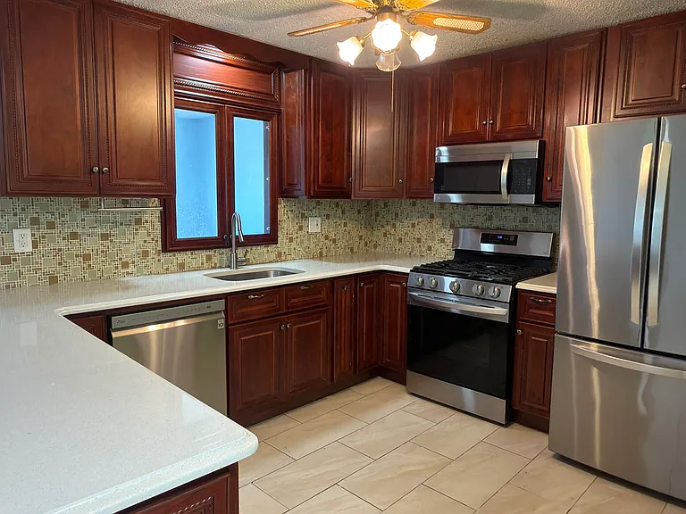1190-1150 W Saint Georges Ave #B28 — Photo 1