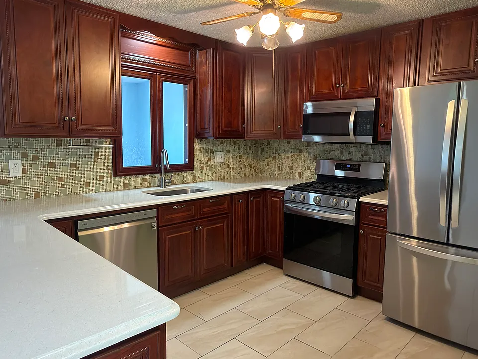 1190-1150 W Saint Georges Ave #B28