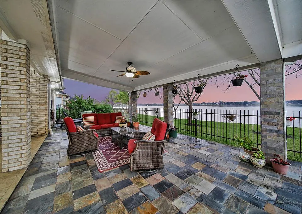 3831 Lakeridge Canyon Dr