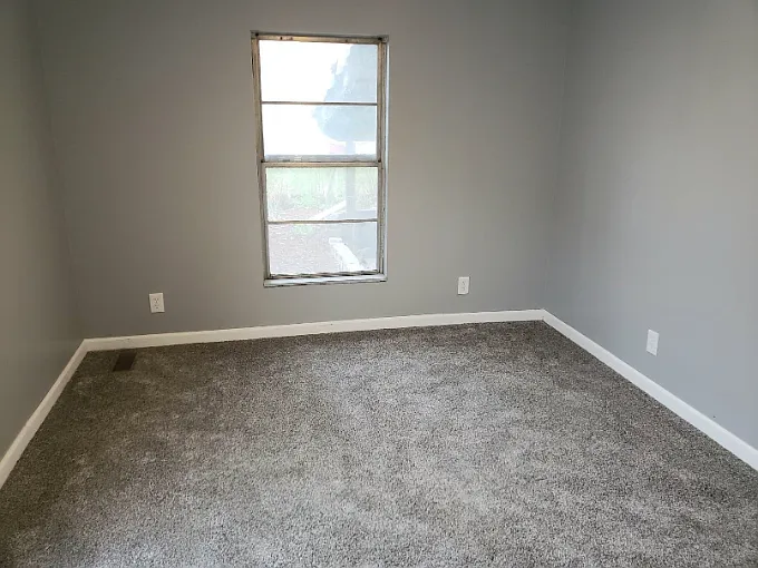 5628 S 51st Ave — Photo 9