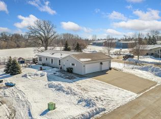 903 Wolf Ridge Ln, Waterville, MN 56096