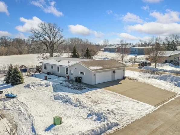 903 Wolf Ridge Ln, Waterville, MN 56096