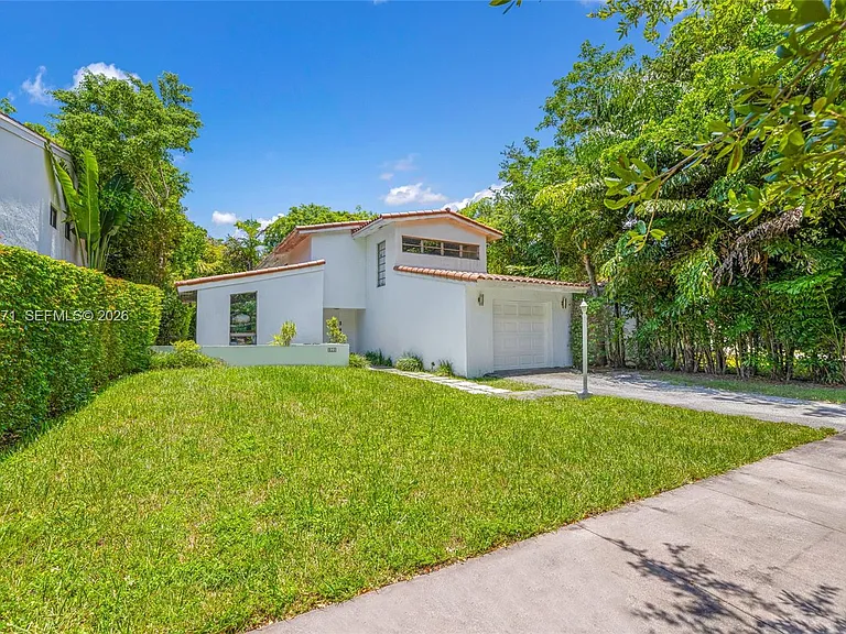 920 Aguero Ave — Photo 1
