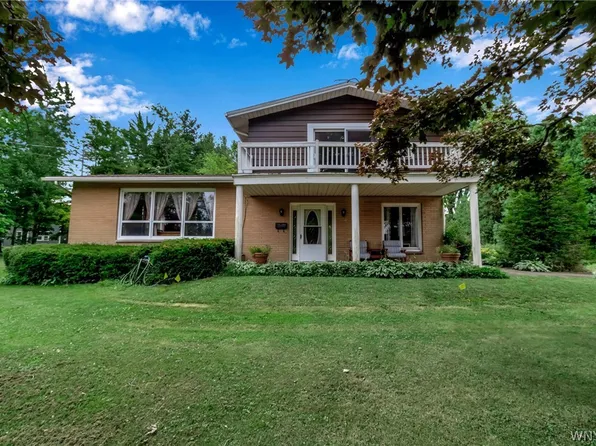 49 Monroe St, Silver Creek, NY 14136