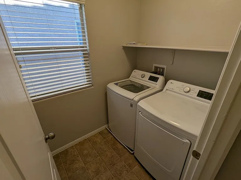 7760 Floral Fabric Ct — Photo 41