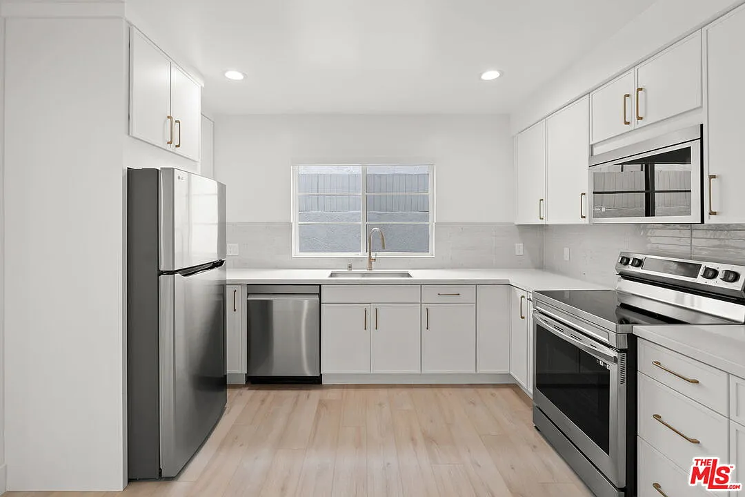 2 bed, 2.0 bath, 1000 sqft, $3,600 — Photo 1