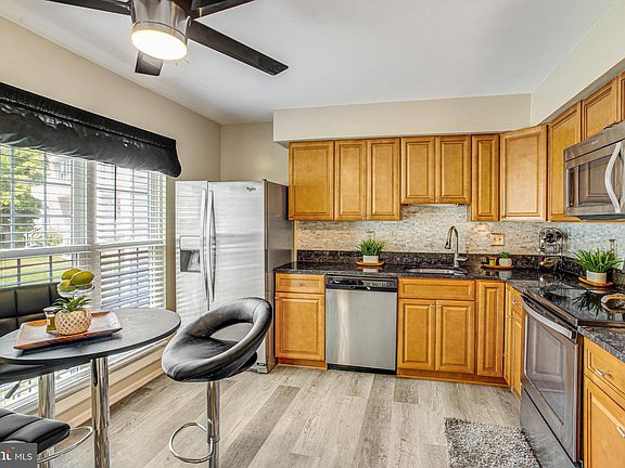 3rd image of 2870 Burgundy Pl