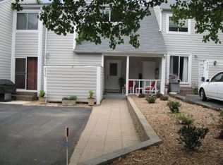 8316 Cricket Lake Dr, Charlotte, NC 28277