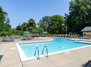 5800 Deepwood Ct #8, Clarkston, MI 48346