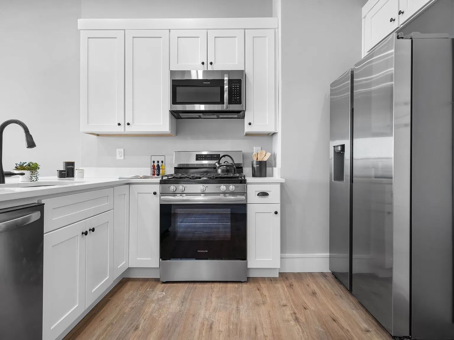 2 bed, 970 sqft, $3,100 — Photo 3
