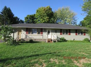 1971 Meadow Dr, Palmyra, NY 14522