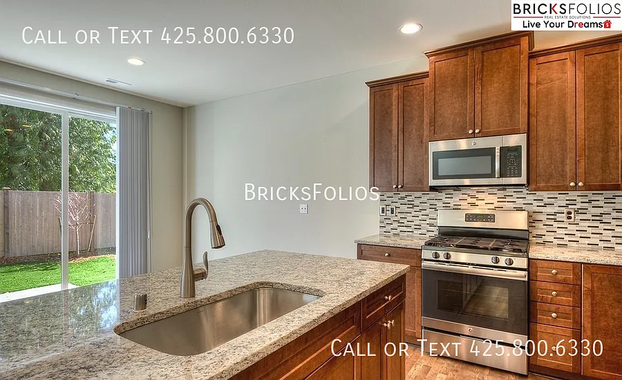 Your Puyallup Dream Home is Here Open Layout, amazing Kitchen & more — Photo 3