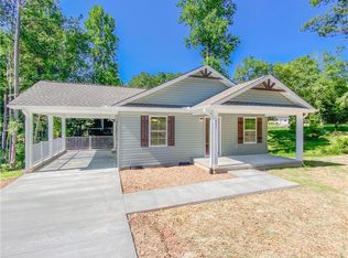 521 S Lovingood Ave, Walhalla, SC 29691
