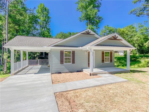 521 S Lovingood Ave, Walhalla, SC 29691