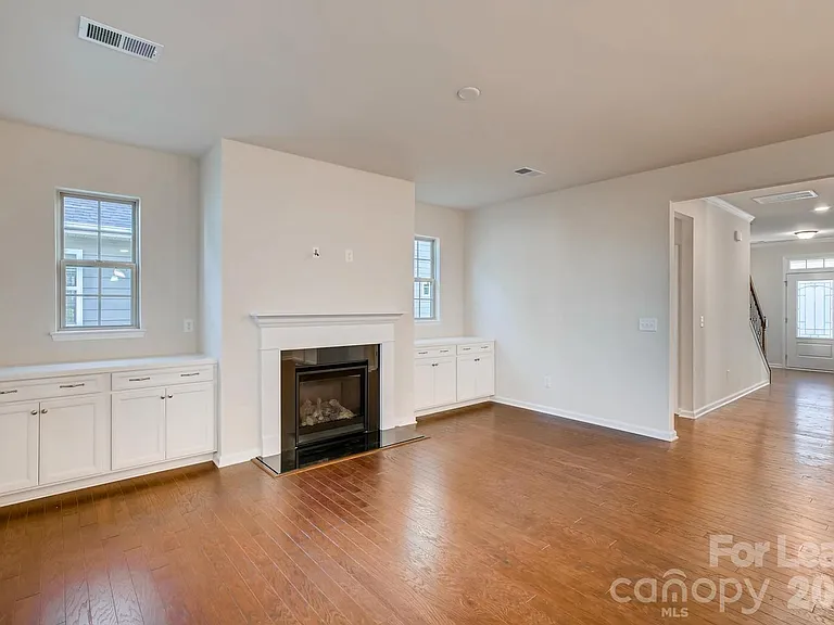 6418 Raffia Rd — Photo 4