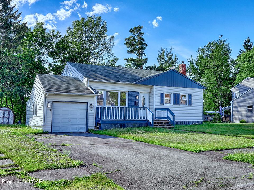 1st image of 8 Park Ln N