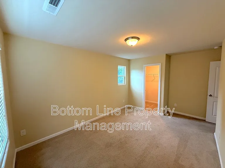 1321 Waylon Ave — Photo 15