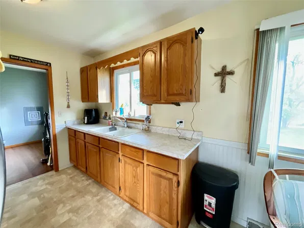 1962 Gray Rd, Lapeer, MI 48446