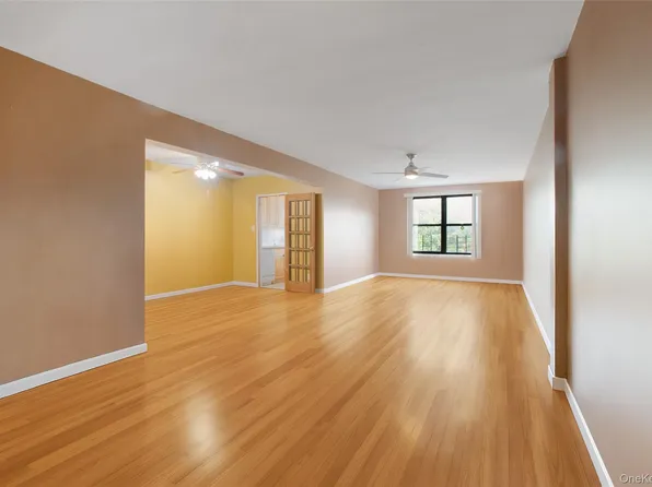 224-24 Union Turnpike #6G, Oakland Gardens, NY 11364