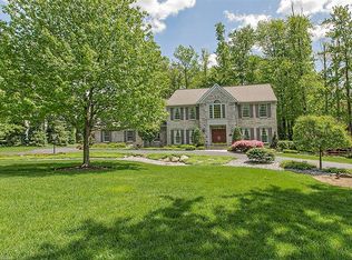 17260 Red Fox Trl, Chagrin Falls, OH 44023