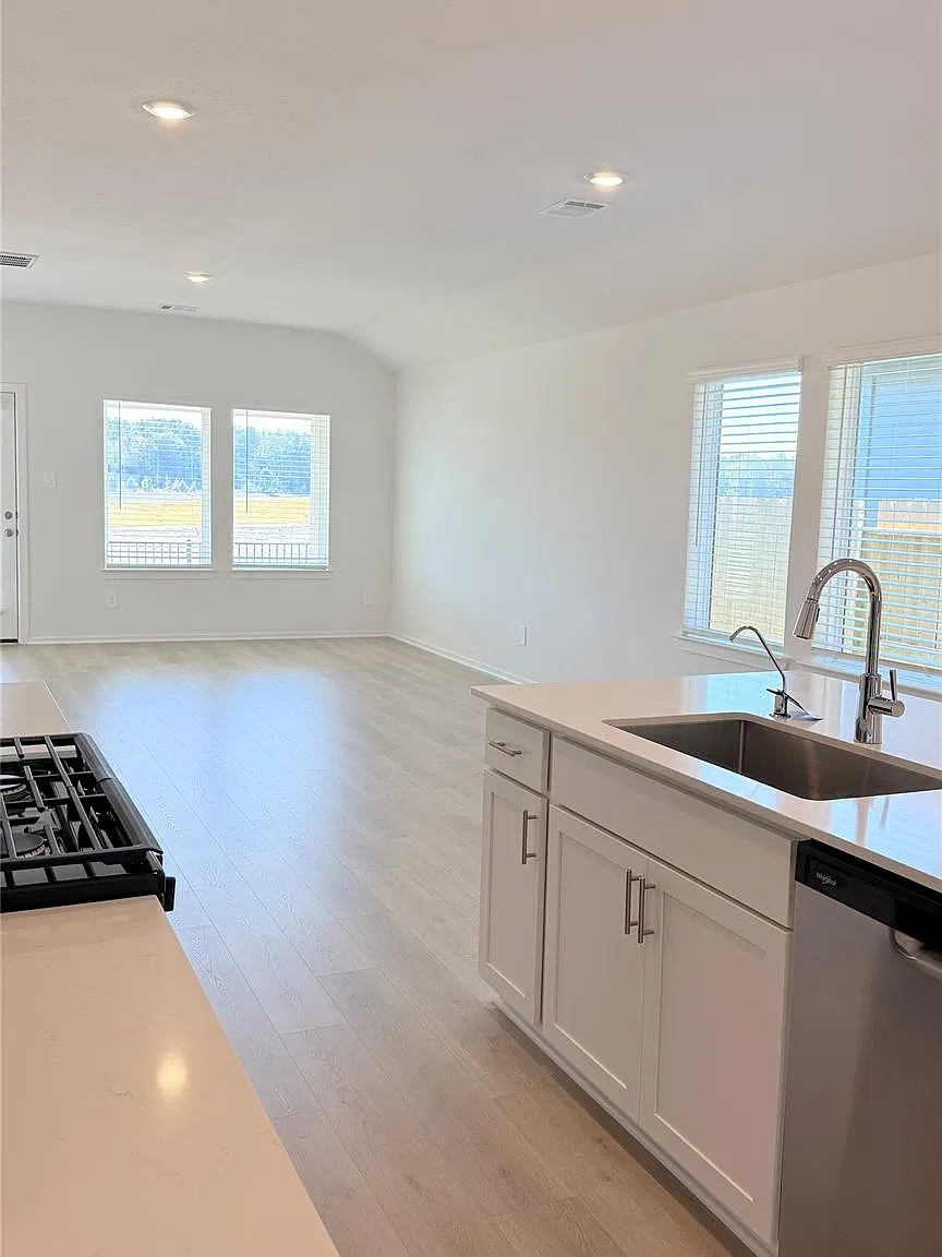 4 bed, 2.0 bath, 1557 sqft, $1,950 — Photo 4