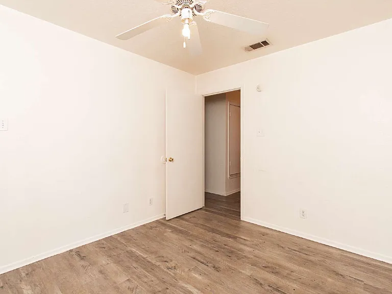 2018 Cedarhill Dr #C — Photo 9