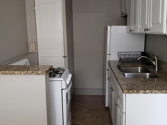 3rd image of 3022 McGee St Floor 3