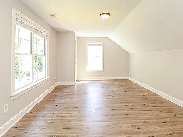 1909 Olsen Ln — Photo 12