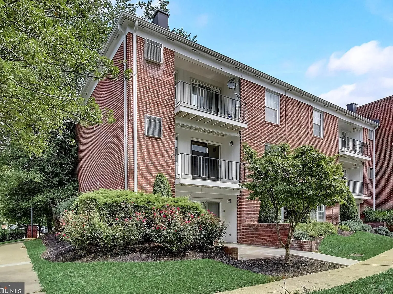 2 bed, 1066 sqft, $2,100 — Photo 3