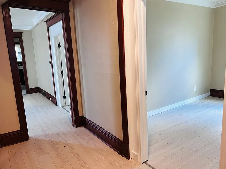 440 Winona St — Photo 4