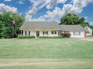 15 Spring Hollow Dr, Deatsville, AL 36022