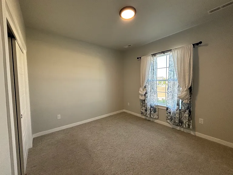 4858 N Elmstone Ave — Photo 9