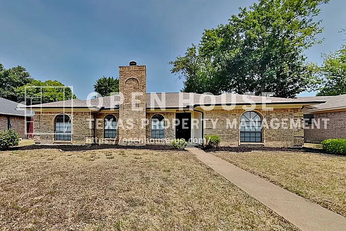1217 Seabrook Dr — Photo 1
