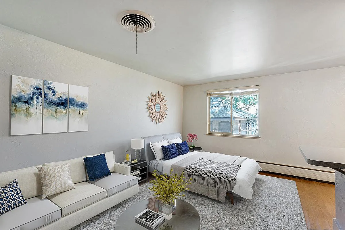 Altair Apartments — Photo 1