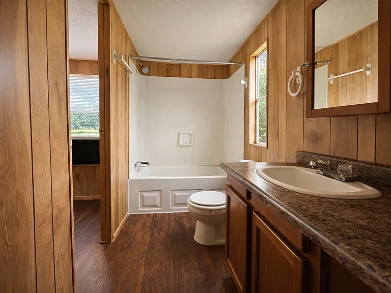 1037 Pecan Valley Dr — Photo 7