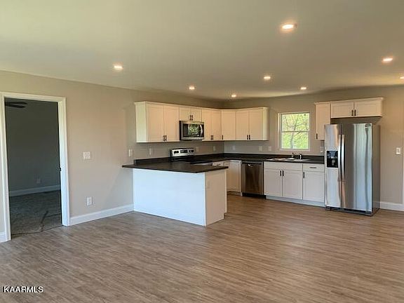 5th image of 2240 W Gilbert Ln