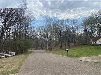 4th image of 108 Lake Shore Dr
