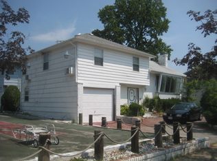 746 Raleigh St, Woodmere, NY 11598