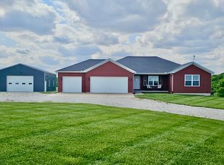 10901 Lake Rd, Dewitt, IL 61735