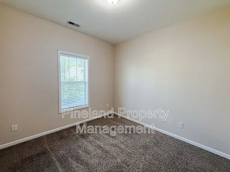 728 Roanoke Dr — Photo 16