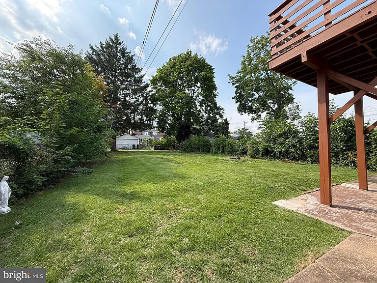 633 Noble St — Photo 14