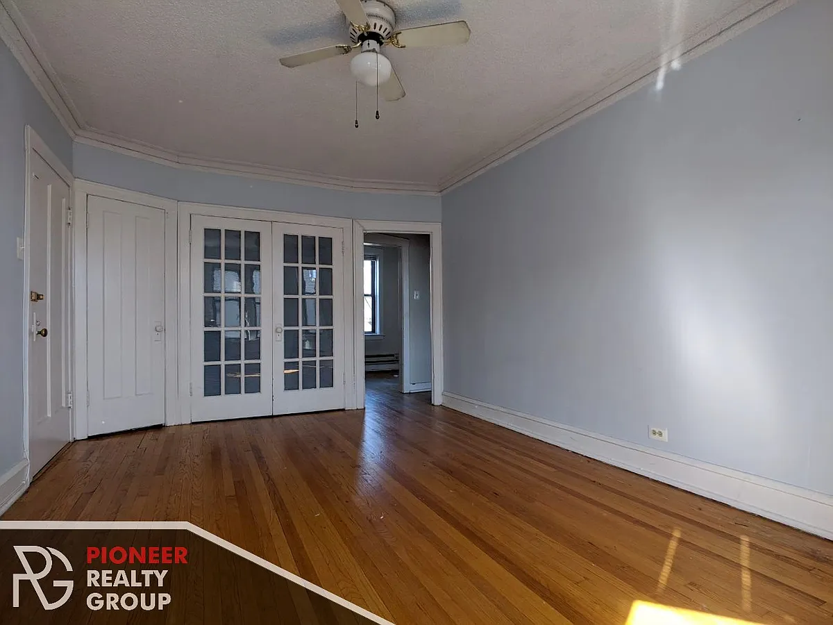 Building Photo - 3815 N Greenview Ave #3