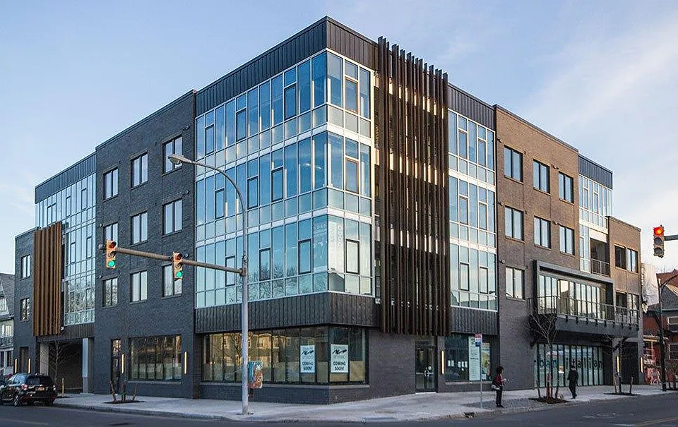 Building Photo 4