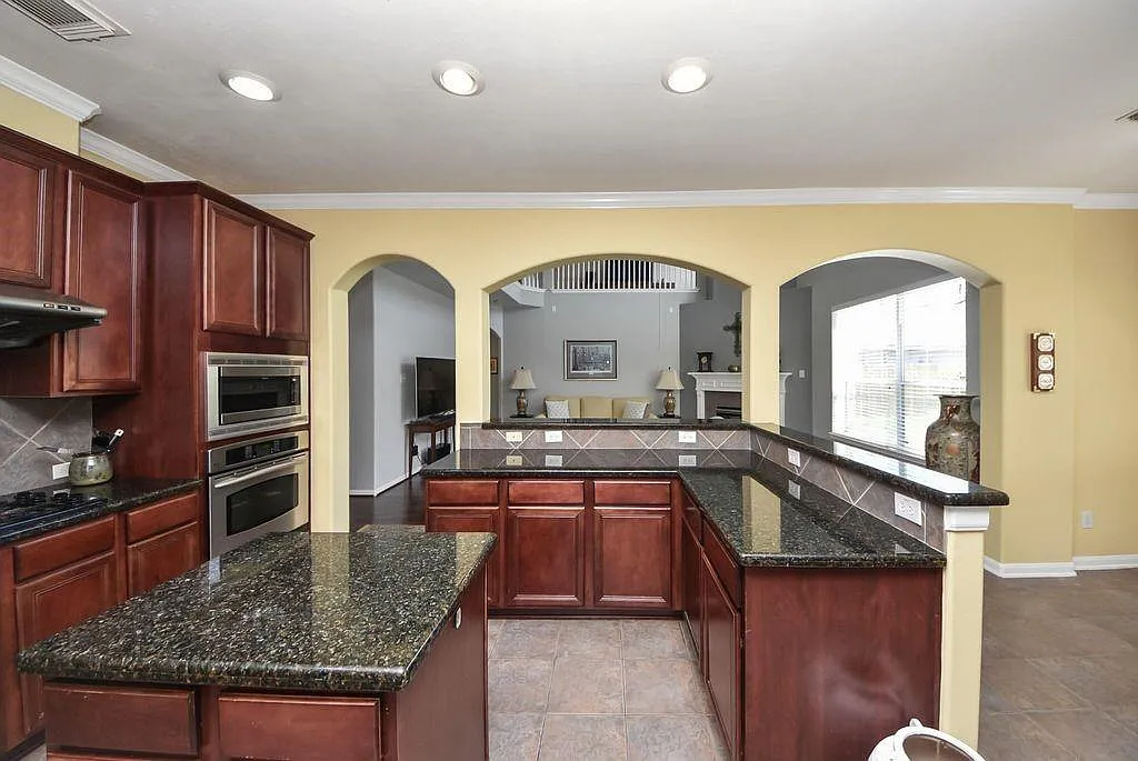 4 bed, 3.5 bath, 3581 sqft, $4,200 — Photo 4