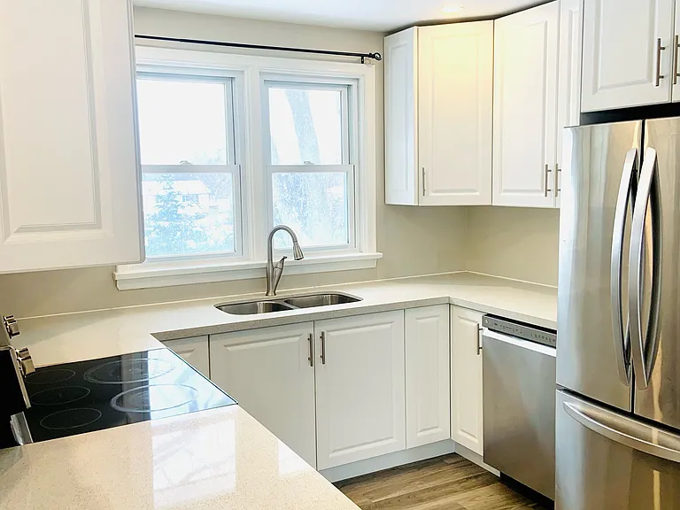 513 Rossland Rd E #UPPER — Photo 7