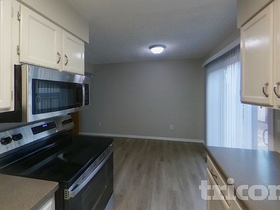 4th image of 4868 Irving Dr